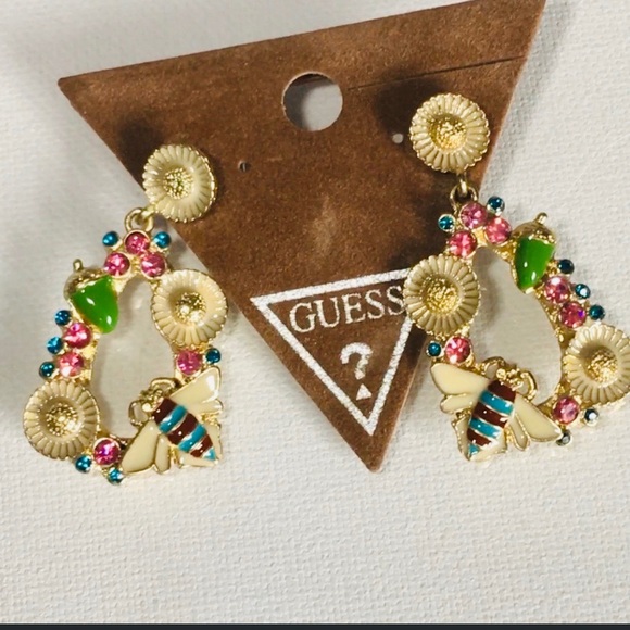 GUESS Jewelry - “GUESS” DAISY FLOWERS BEE EARRINGS!🌸